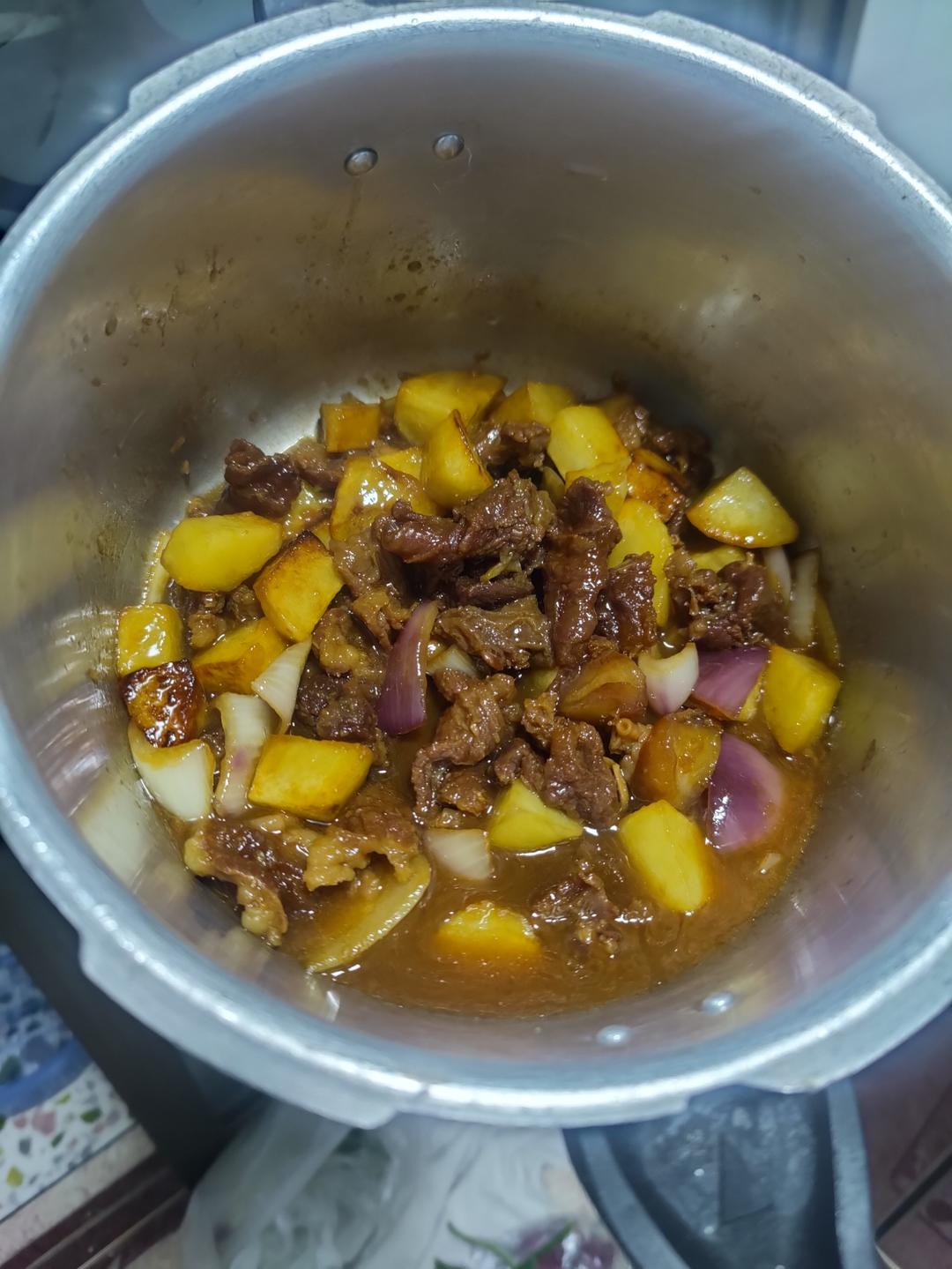 高压锅版土豆炖牛腩