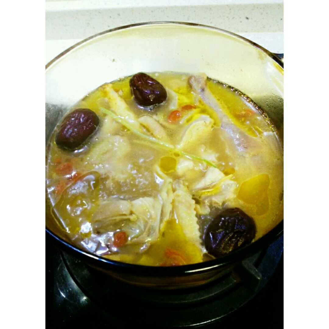 鱼胶土鸡汤（养颜）