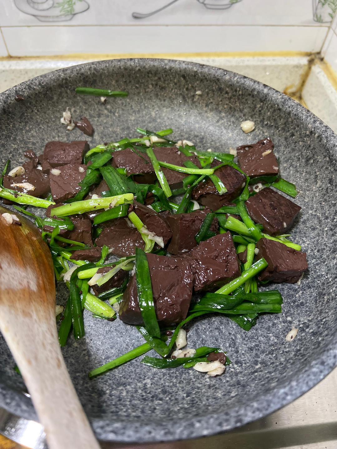 家常韭菜炒猪血