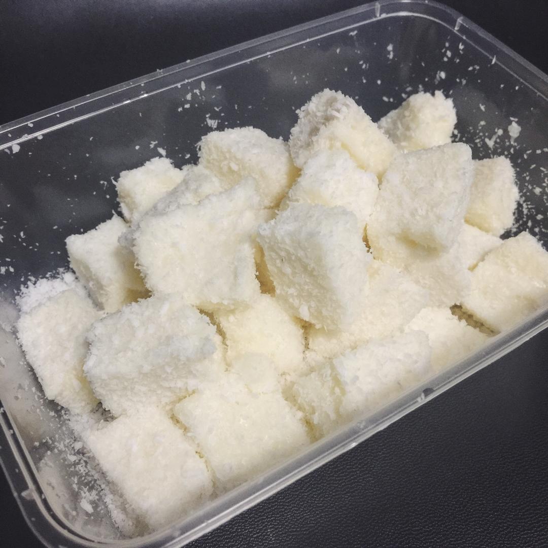 椰丝牛奶小方糕