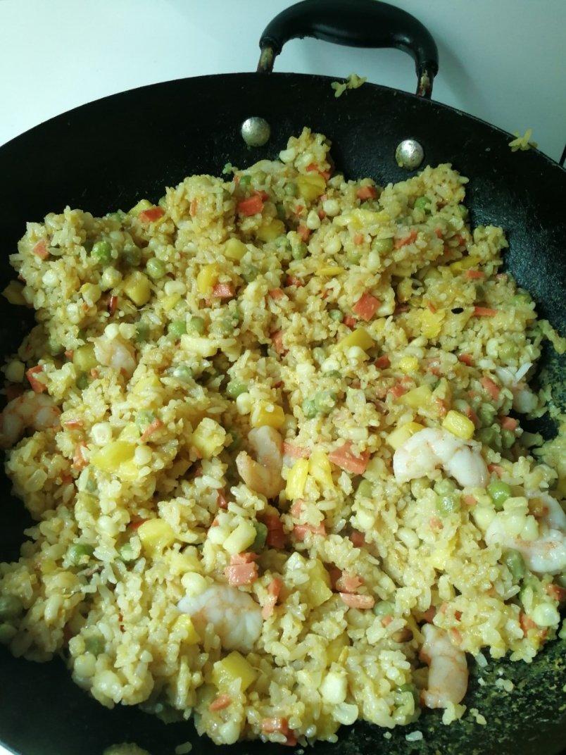泰式海鲜菠萝饭