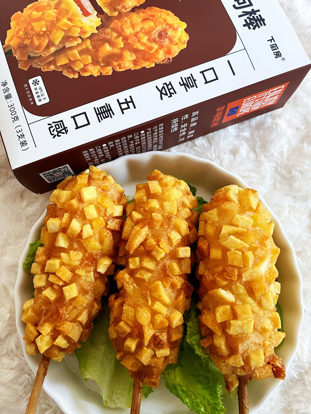 冬日精致快手下午茶（土豆芝士热狗棒沙拉 + 橙汁伏特加）