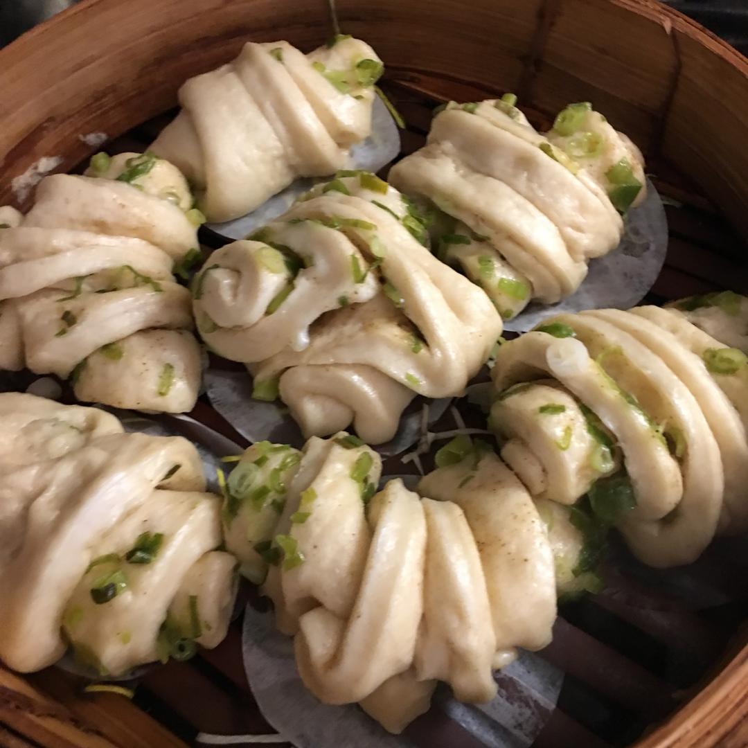 最好吃的火腿葱香花卷—附让葱不变黄的小窍门