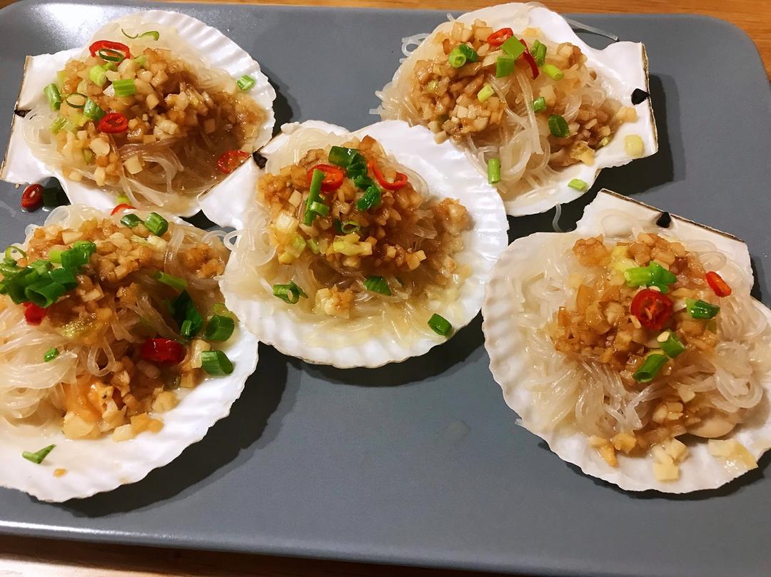 蒜蓉粉丝蒸扇贝粉丝入味有诀窍