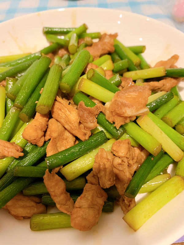 简单易做的下饭菜－蒜苔炒肉