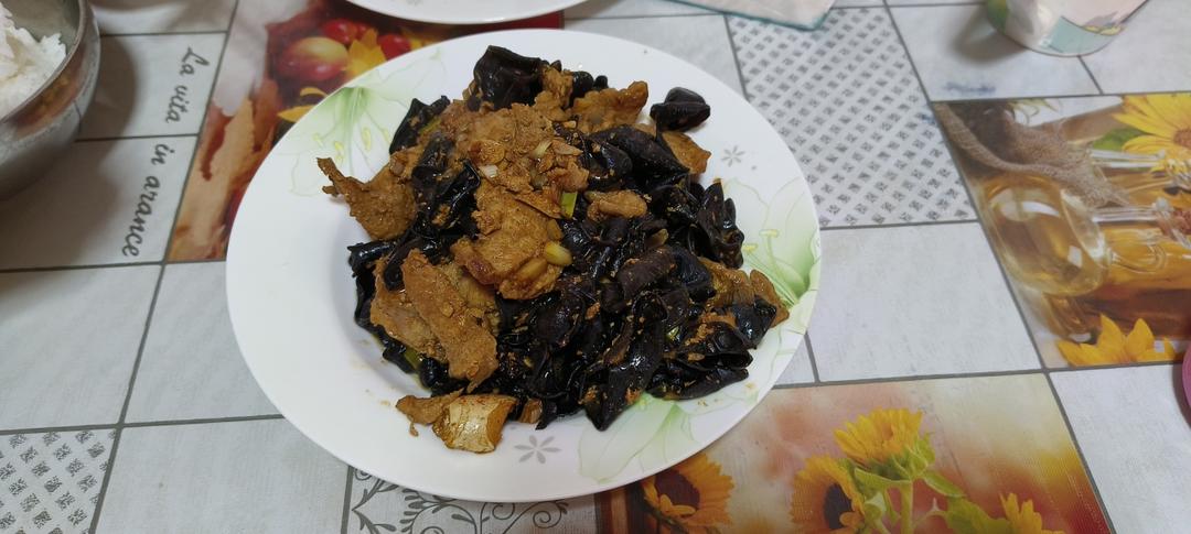木耳炒肉片