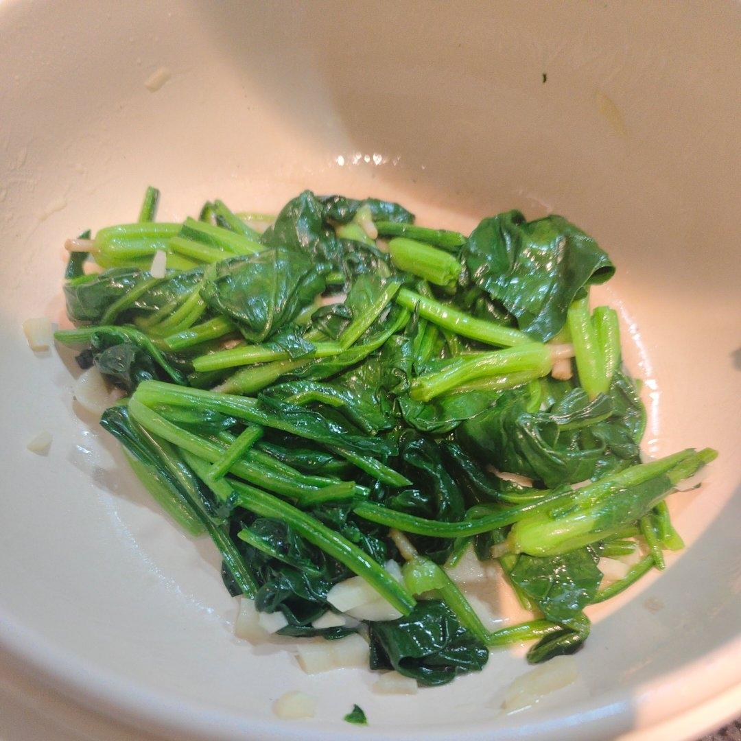 不涩口又嫩的清炒菠菜