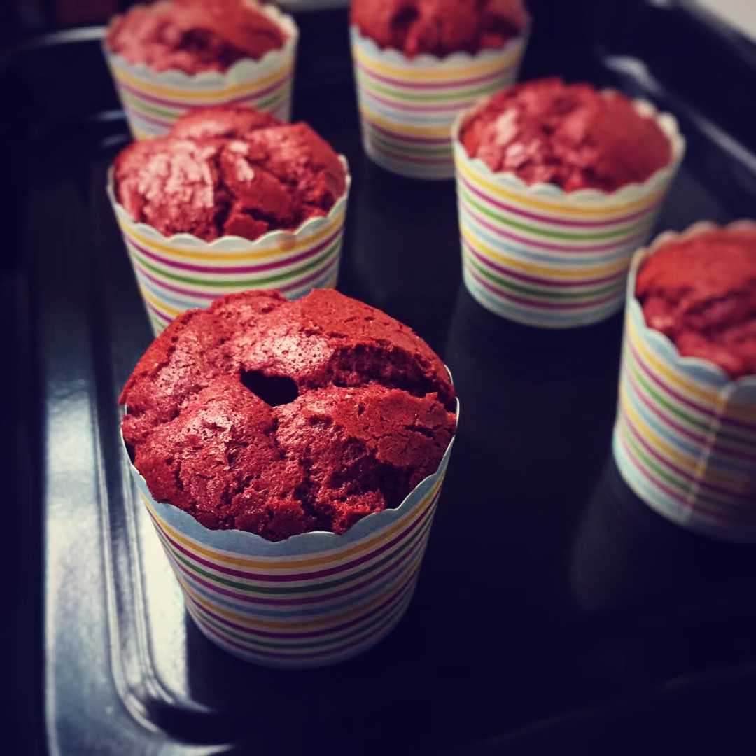 红丝绒戚风杯子蛋糕