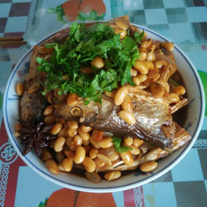黄豆烧风干咸鱼