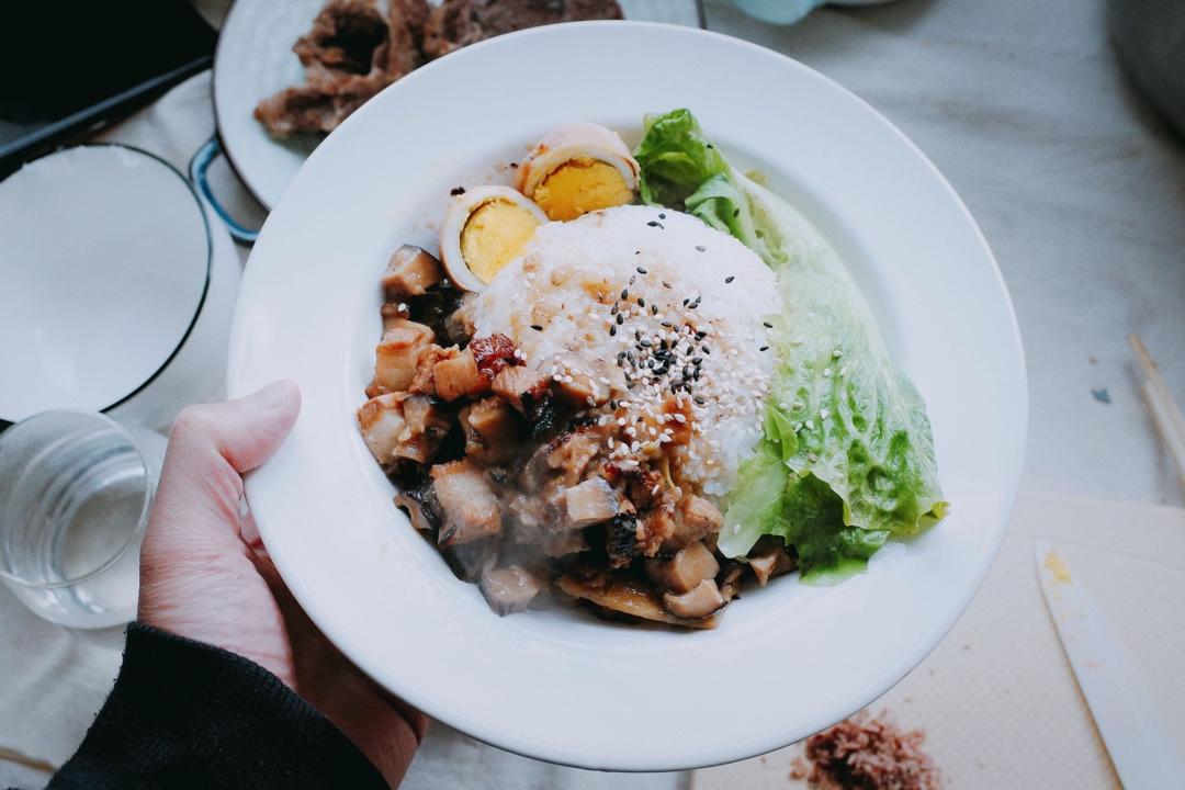 洋葱酥卤肉饭
