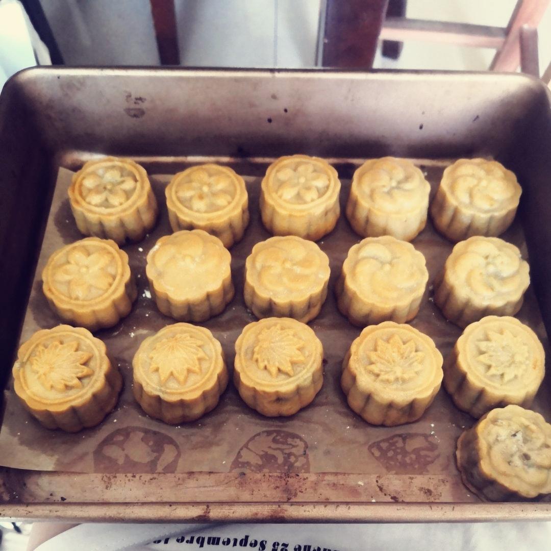 广式月饼—蛋黄莲蓉月饼