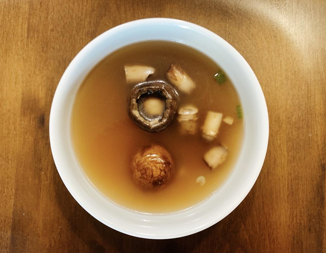 鲜掉眉毛口蘑汤