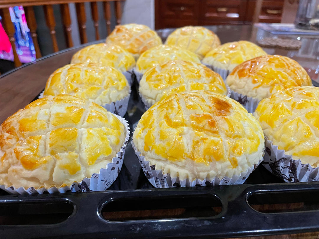 好吃到炸裂的港式菠萝包（附带制作酥皮的小视频）