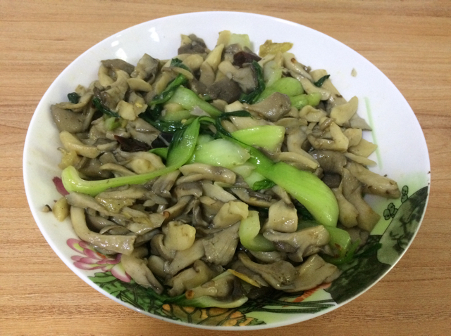 平菇炒青菜