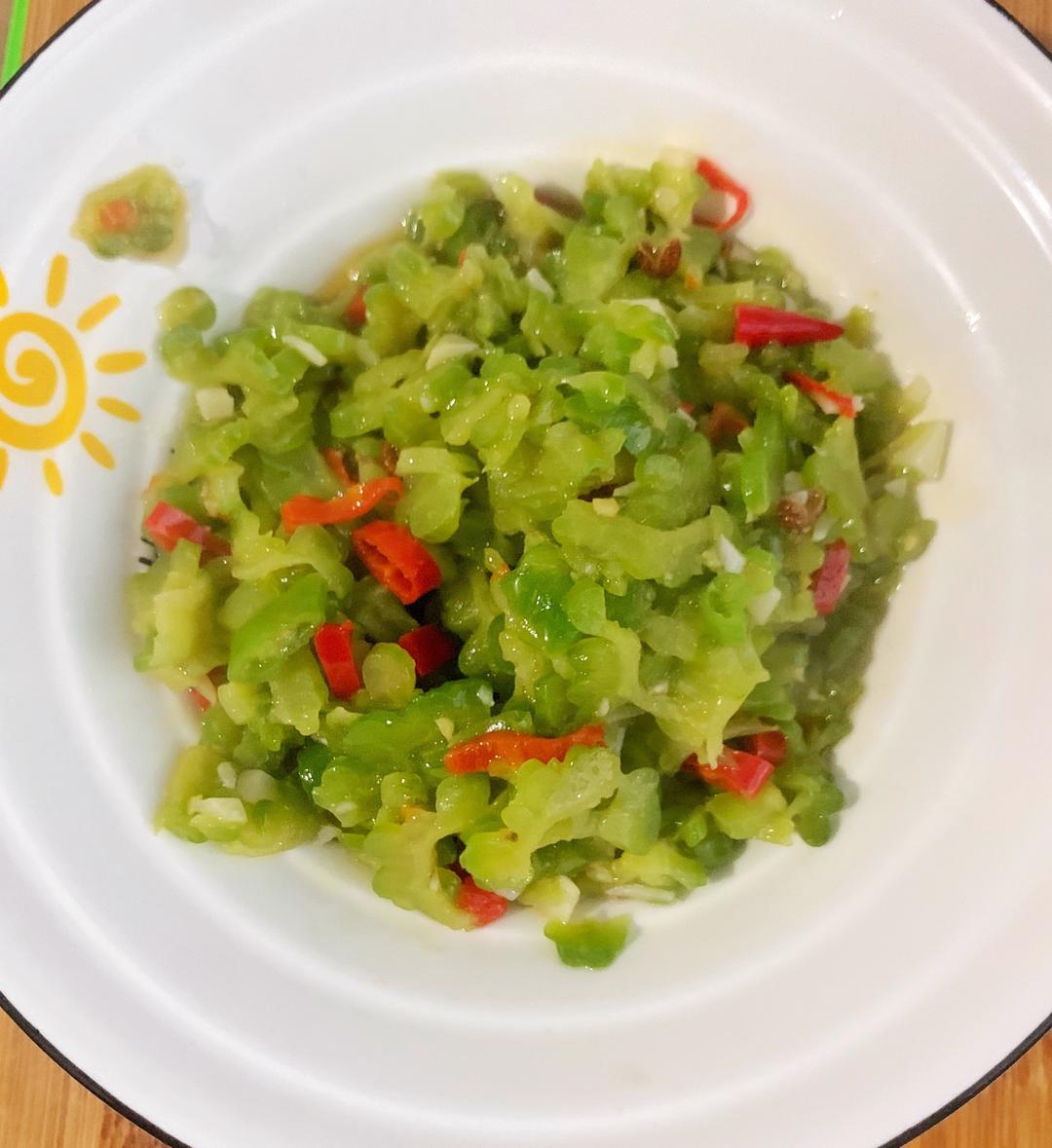 清炒苦瓜夏天必备祛火小菜