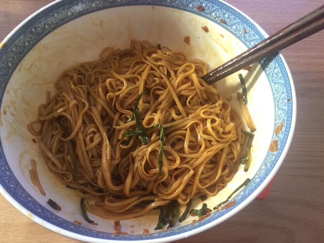 10分钟搞定的一碗葱油拌面