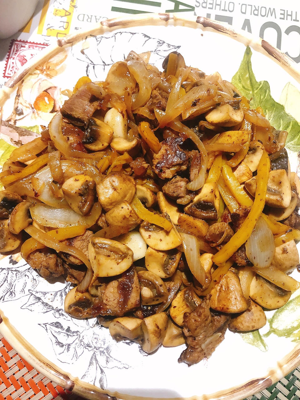 黑椒口蘑牛肉粒