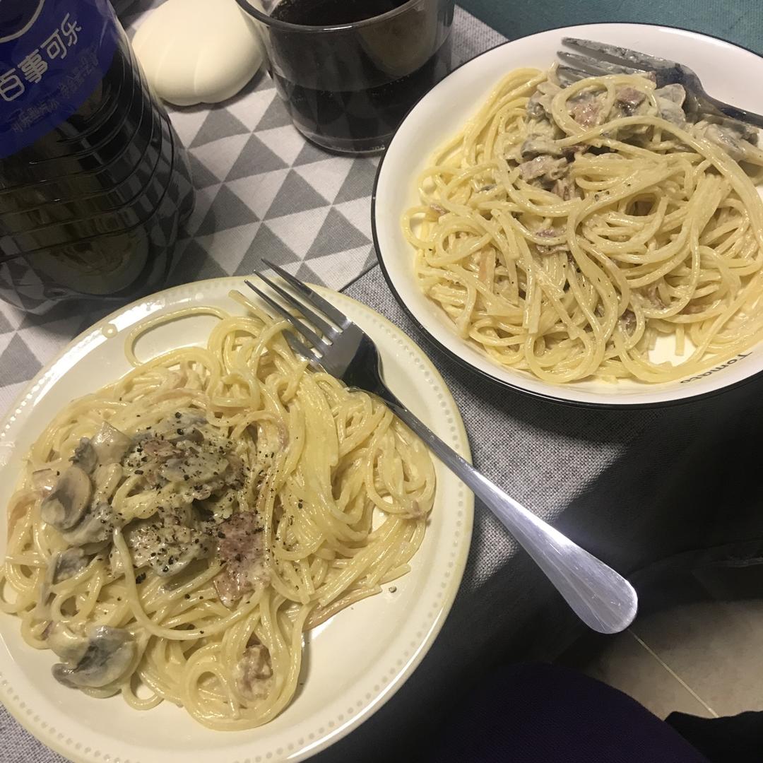 白蘑菇奶油培根意面