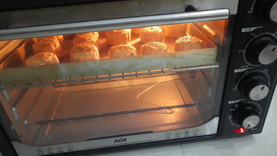 不要枧水，不要转化糖浆懒人版五仁馅月饼，香辣牛肉馅月饼，猪肉脯月饼，咸蛋黄牛肉馅