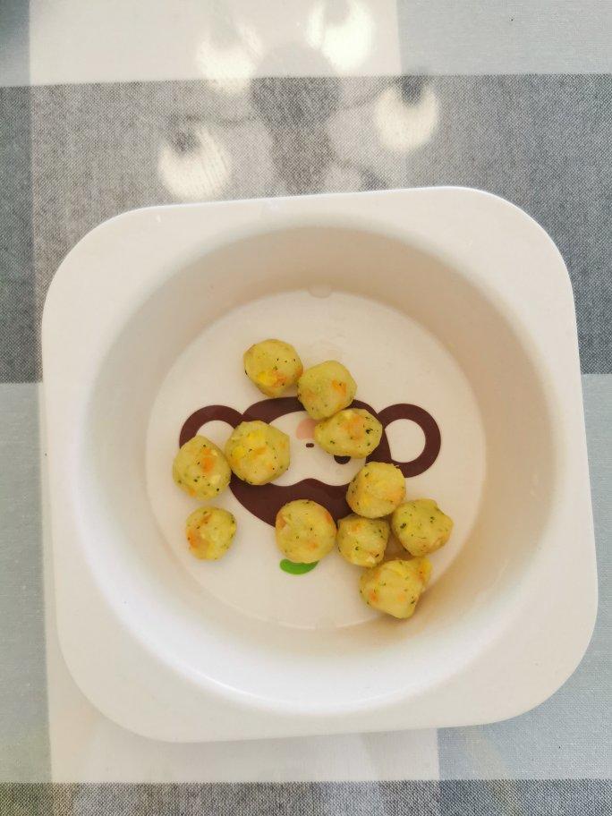 宝宝辅食8月+不需要面粉的「蔬菜土豆丸子」