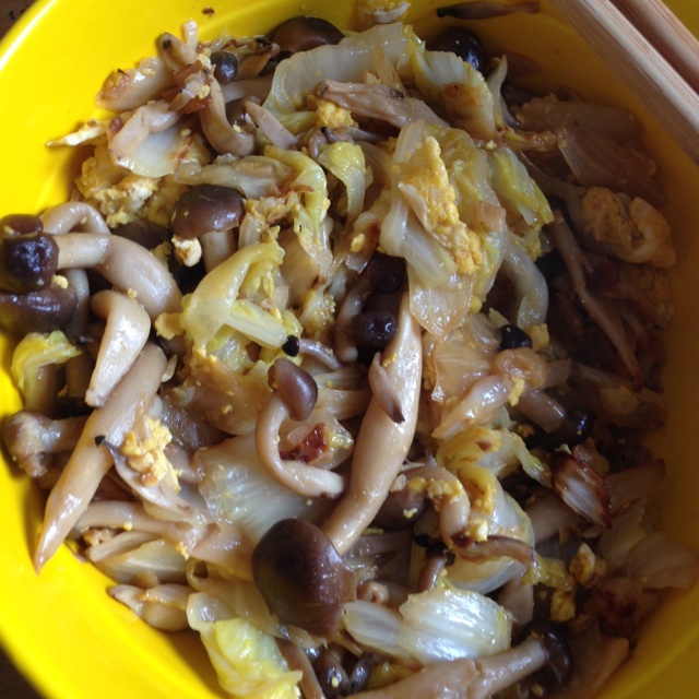 丁丁6做的蘑菇炒白菜