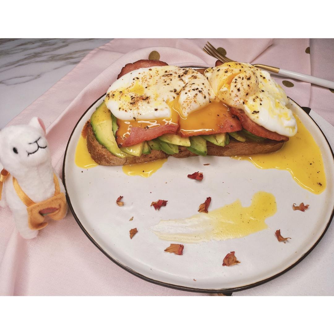班尼迪克蛋（牛油果培根版）