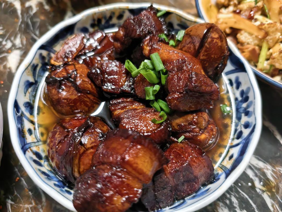 卤蛋红烧肉