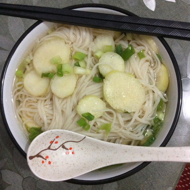 鲜蔬蘑菇清汤面