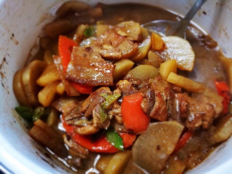 萝卜烧五花肉的做法