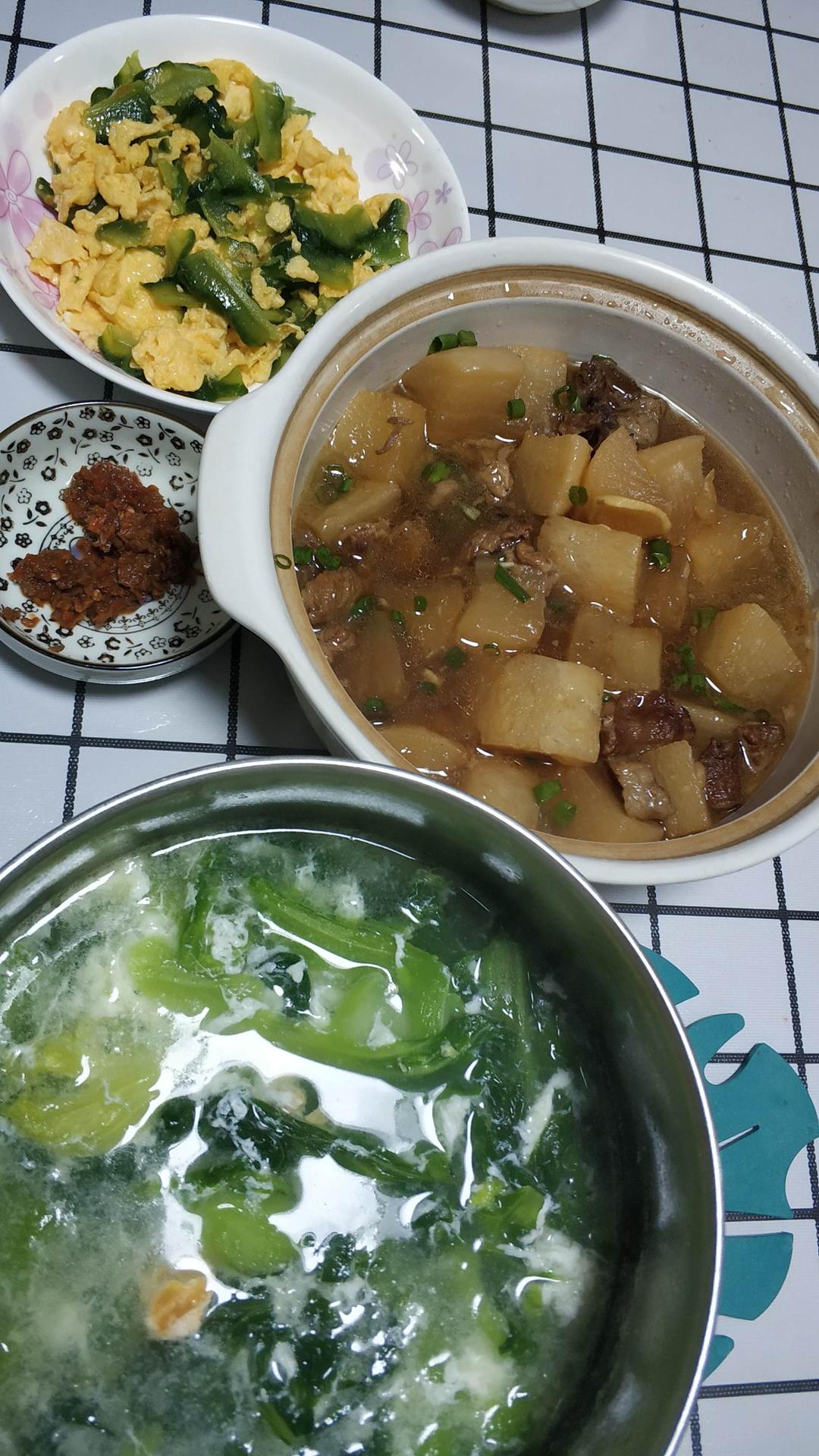 萝卜焖牛腩 （好吃得可以摆摊了）