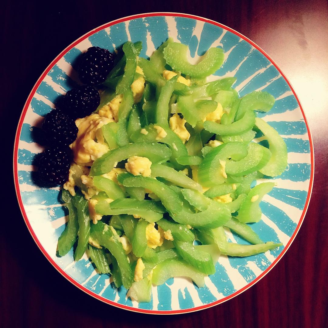 芹菜炒鸡蛋