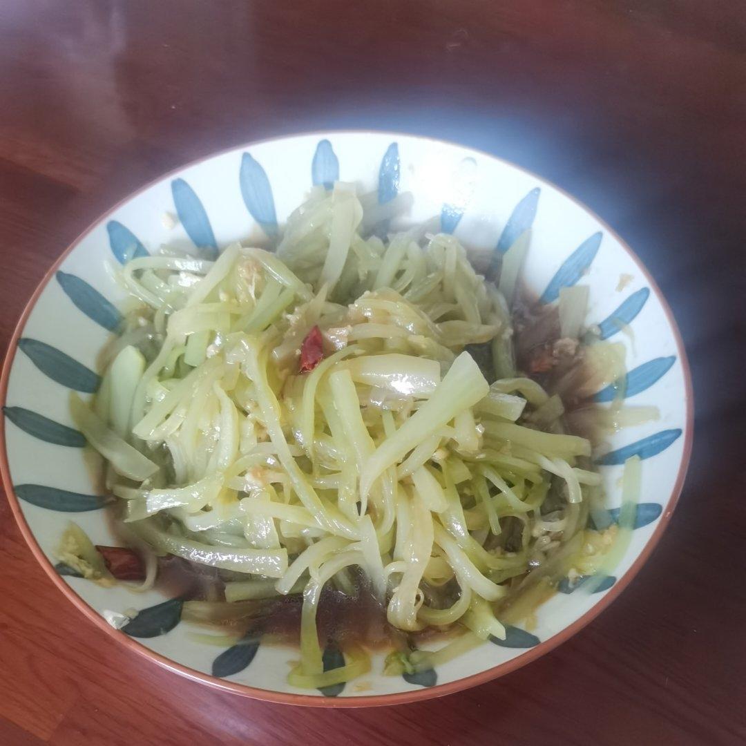 10分钟搞定的快手凉拌菜，清脆爽口的凉拌莴笋丝