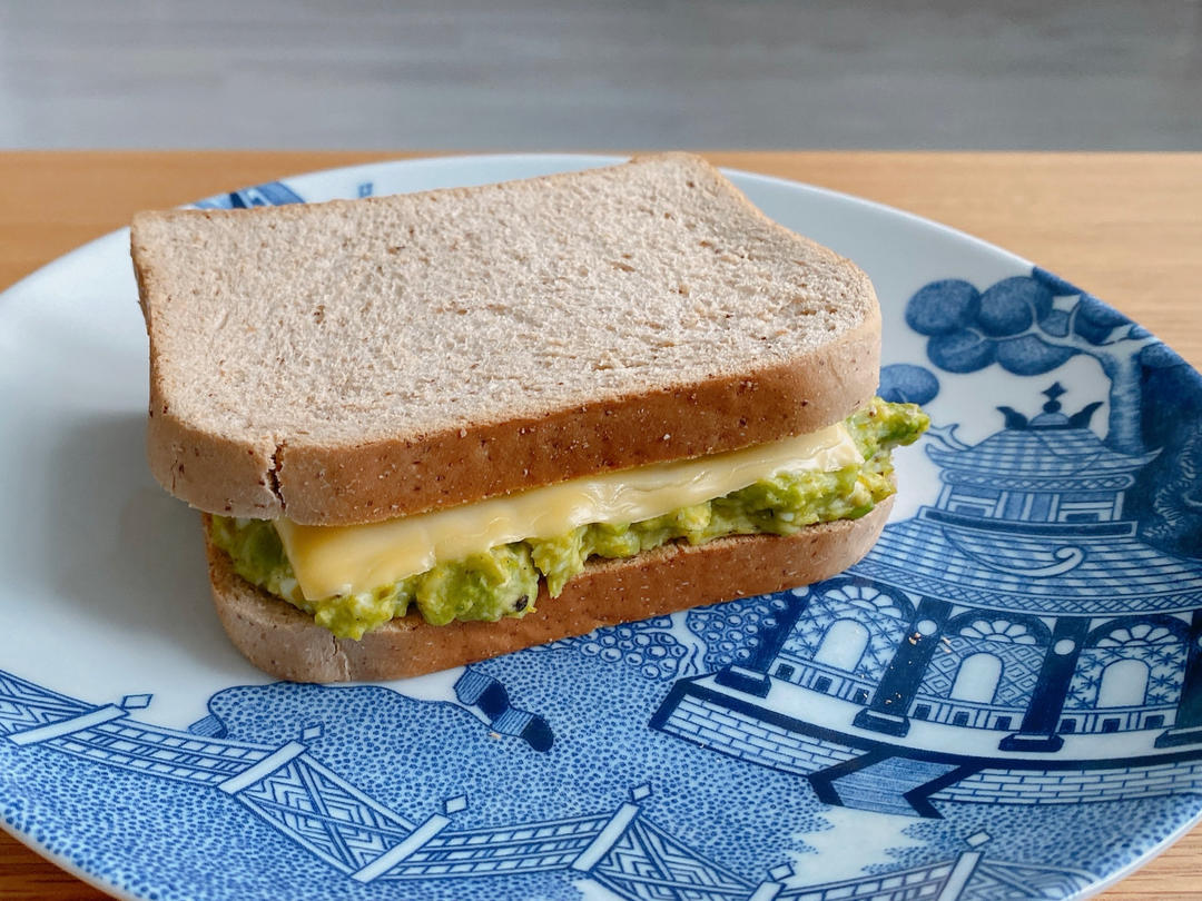低脂健康早餐｜鸡蛋牛油果酱法棍
