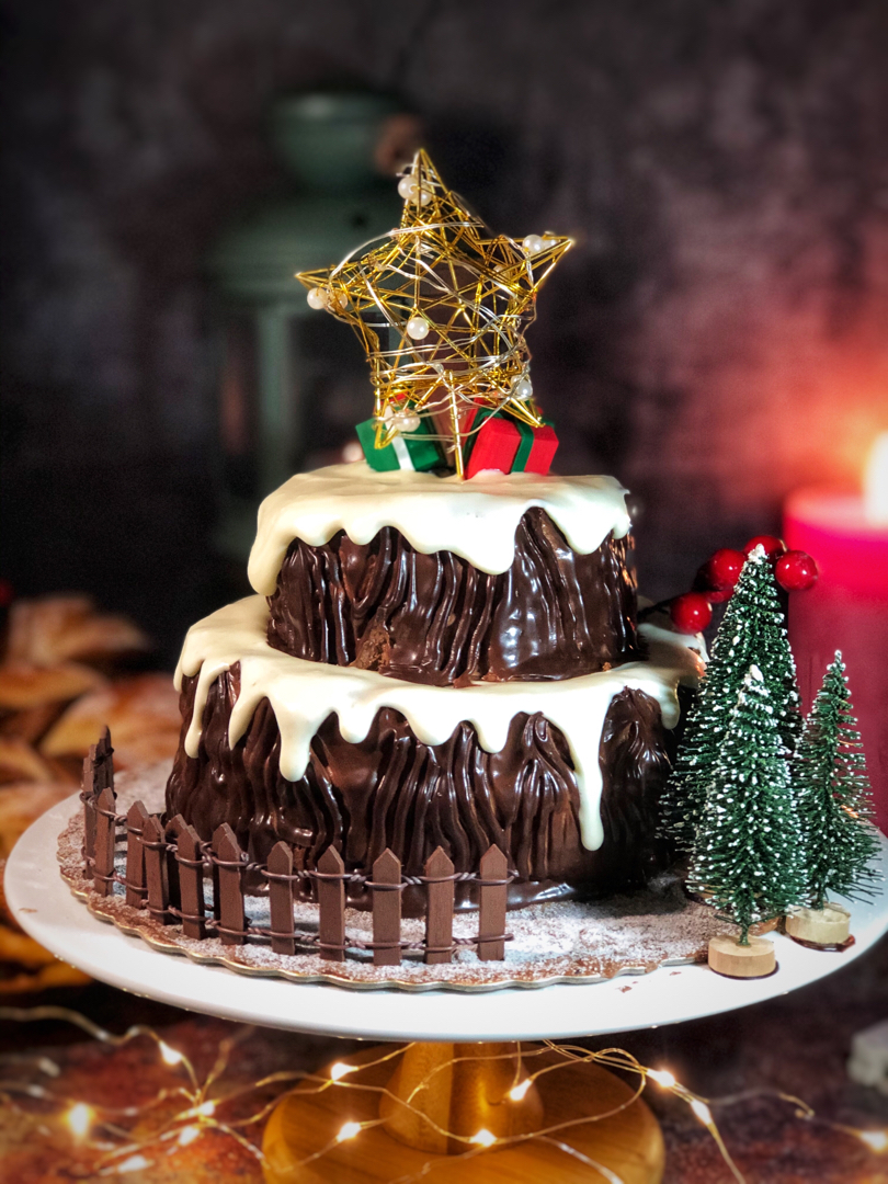 圣诞棉花糖奶油霜滴落树桩蛋糕
