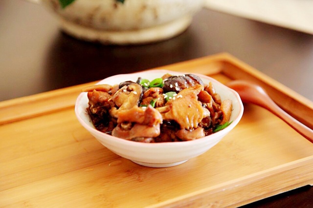 香菇鸡块