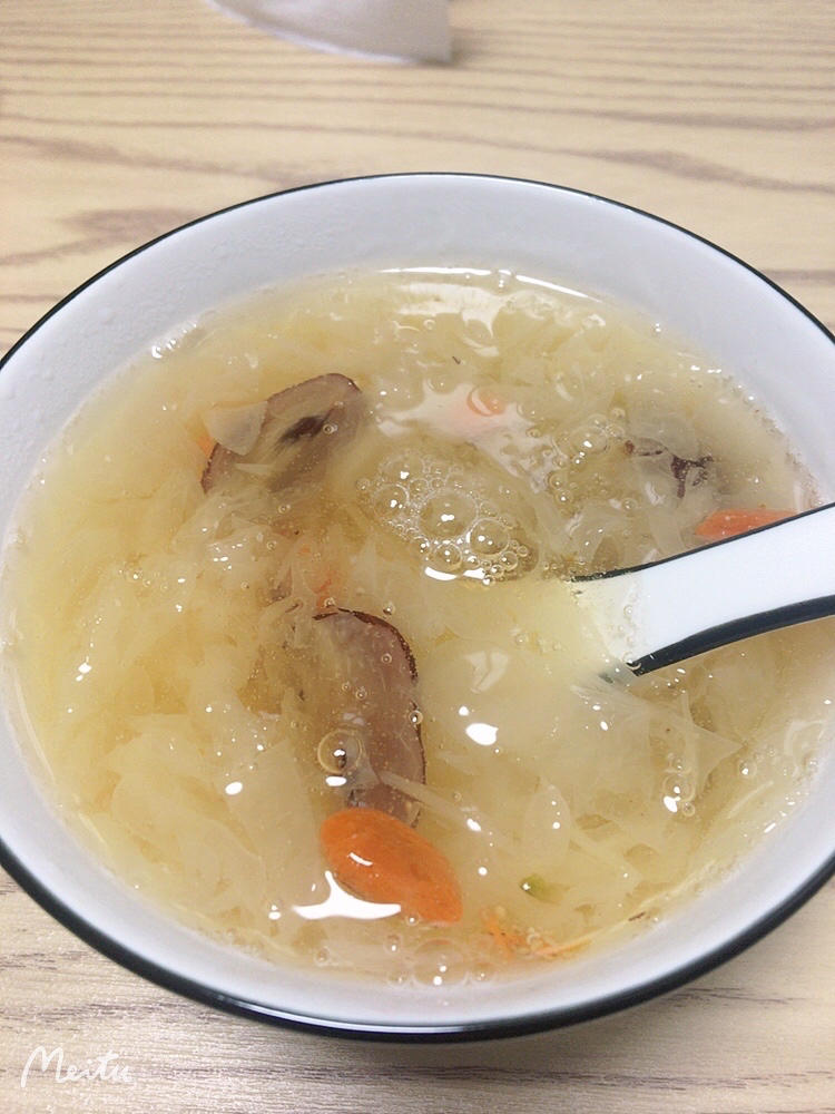 快速出胶~银耳红枣汤