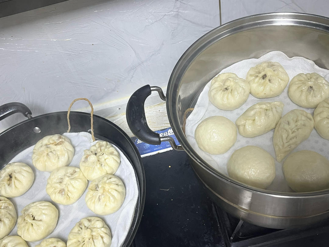 香菇鸡腿酱肉包