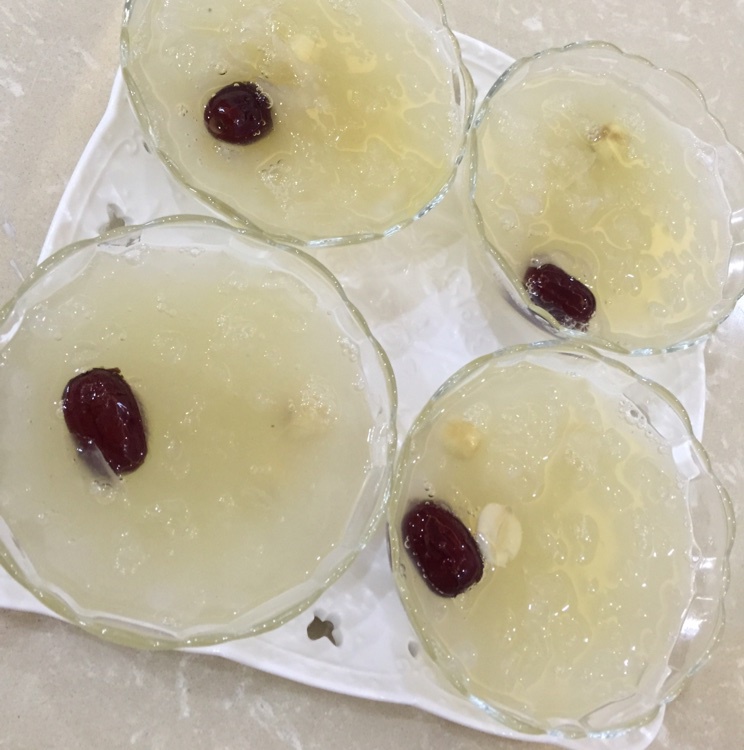 炖白木耳红枣糖水