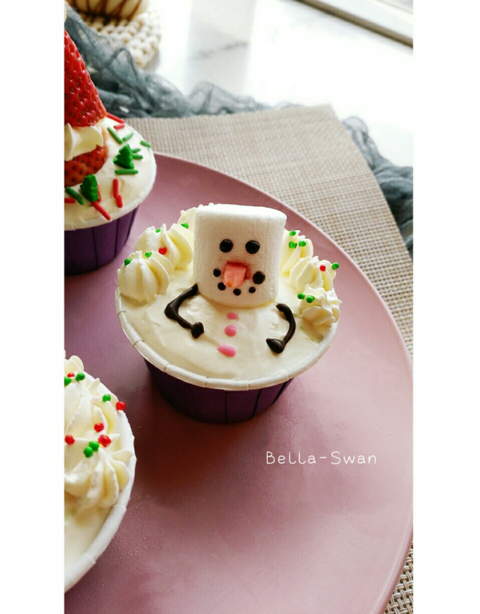 圣诞草莓雪人裸蛋糕～超简单懒人版
