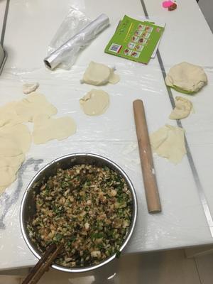 香菇马蹄猪肉水饺的做法 步骤2