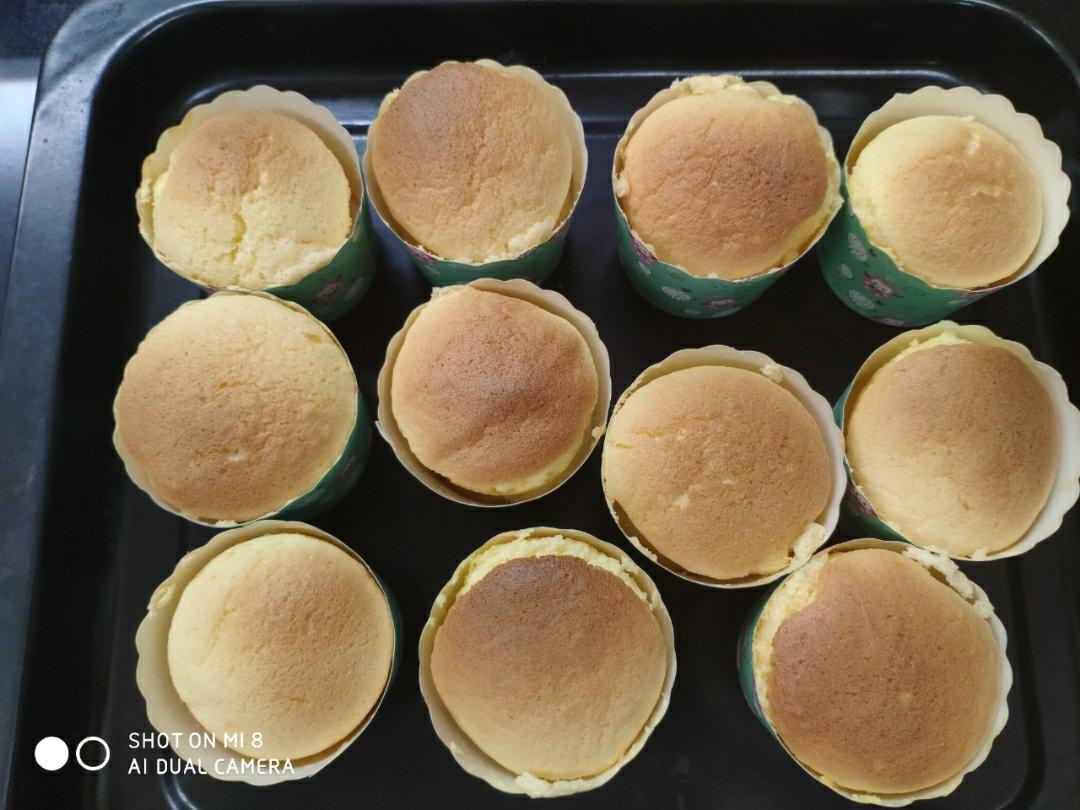 软绵绵戚风纸杯蛋糕