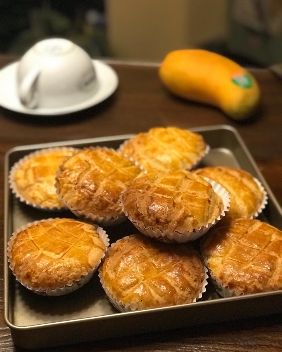 好吃到炸裂的港式菠萝包（附带制作酥皮的小视频）