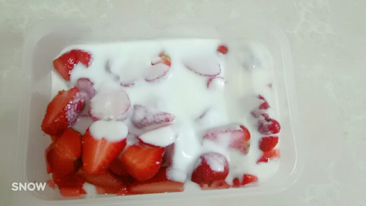 草莓酸奶🍓雪糕的做法 步骤2