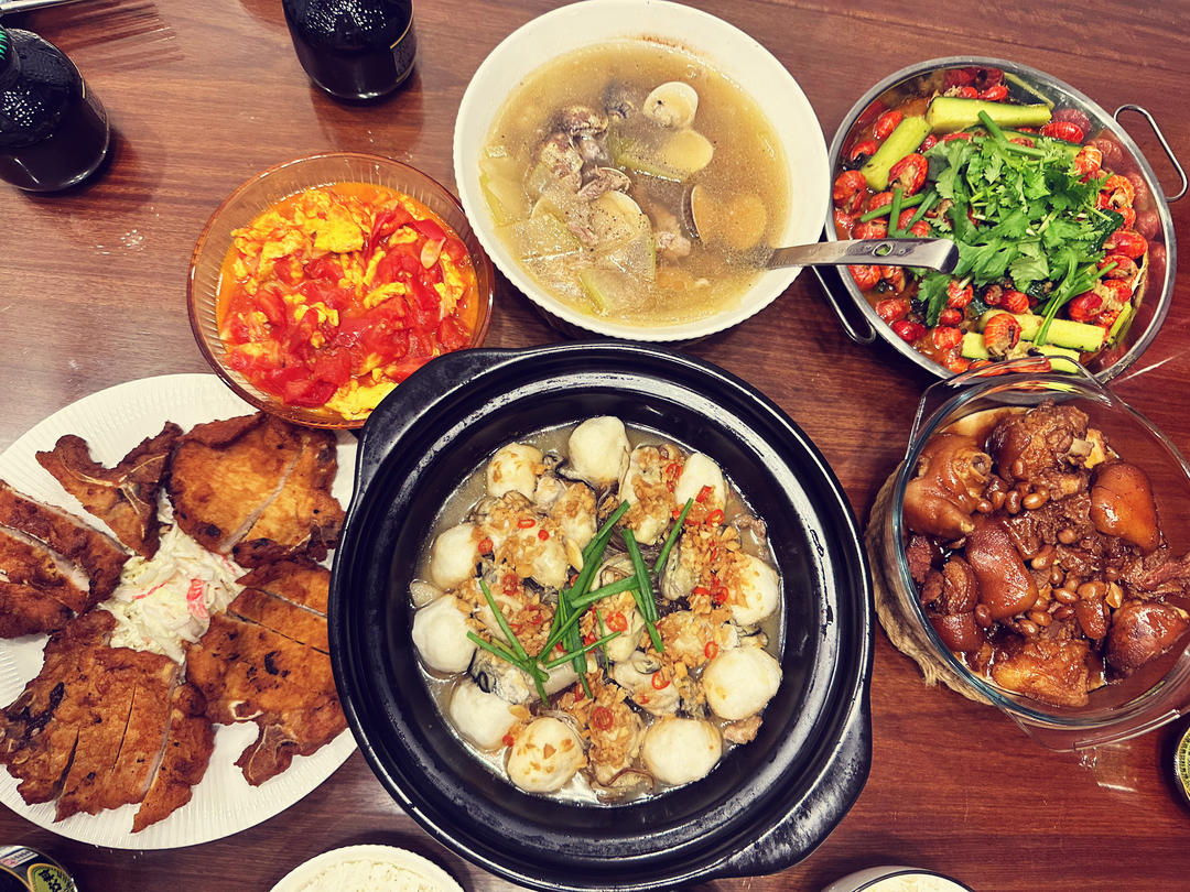 五花肉生蚝鱿鱼煲