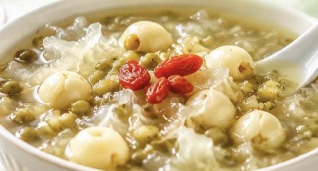银耳莲子绿豆羹