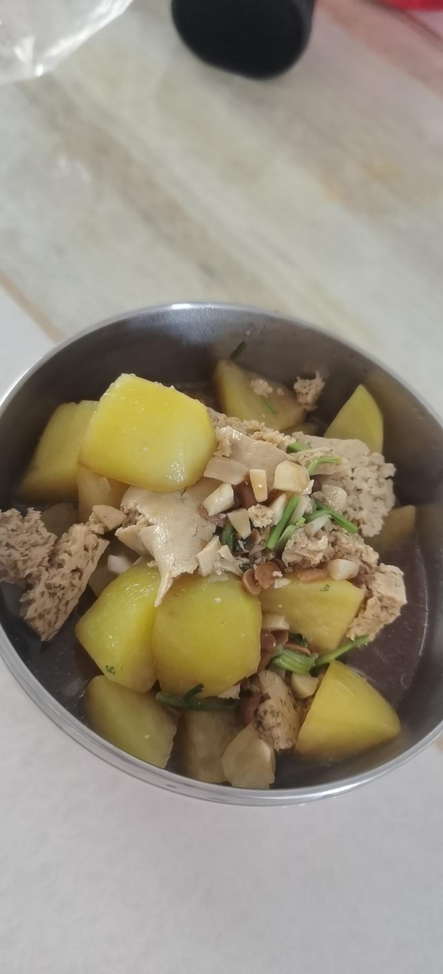 土豆炖冻豆腐（太逗了）