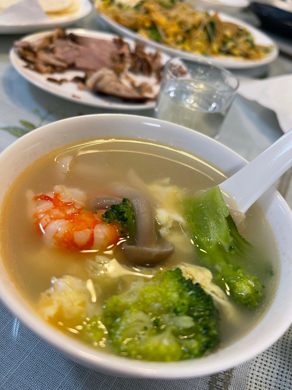 豆腐鲜虾菇菌汤