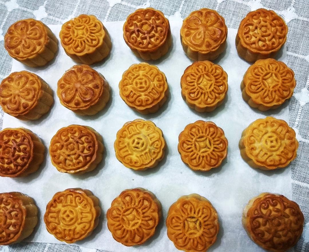 广式月饼－－蛋黄豆沙月饼