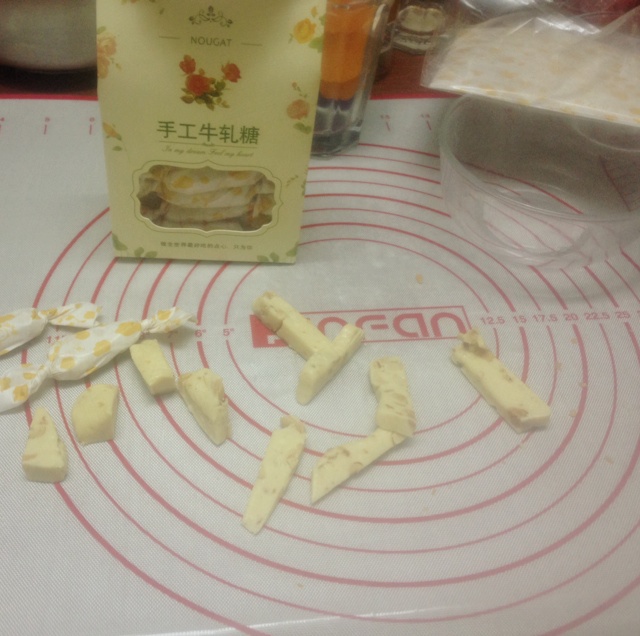 视频：用棉花糖制作超级好吃的杏仁蔓越莓牛轧糖