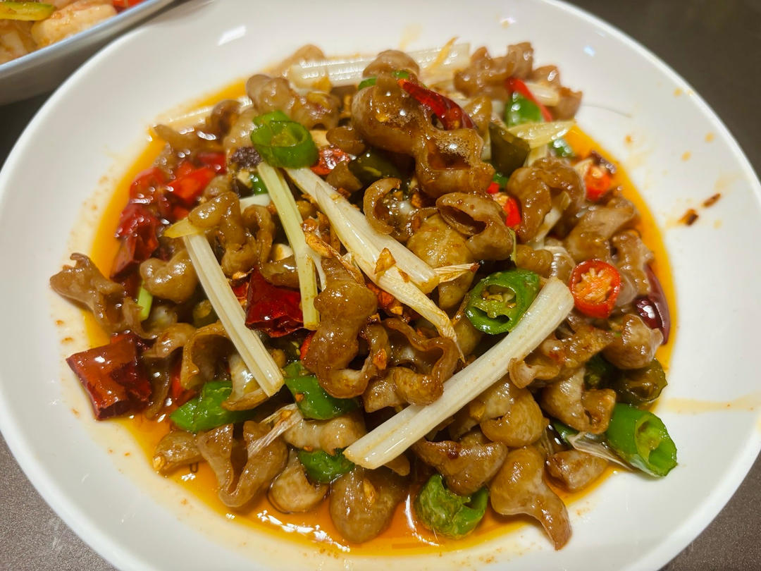 香辣过瘾的爆炒肥肠，这么做巨巨巨下饭！！